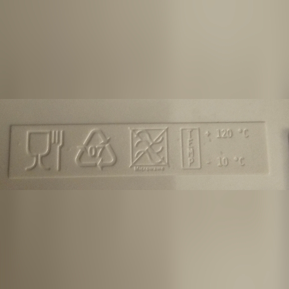 2x Design Imports (Italy) Game Night Melamine Trays - Picture 6 of 6